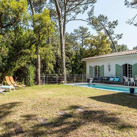 Charmante A La Vigne Avec Piscine - Fr-1-736-72 *
