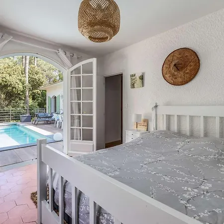 Villa Charmante A La Vigne Avec Piscine - Fr-1-736-72 *