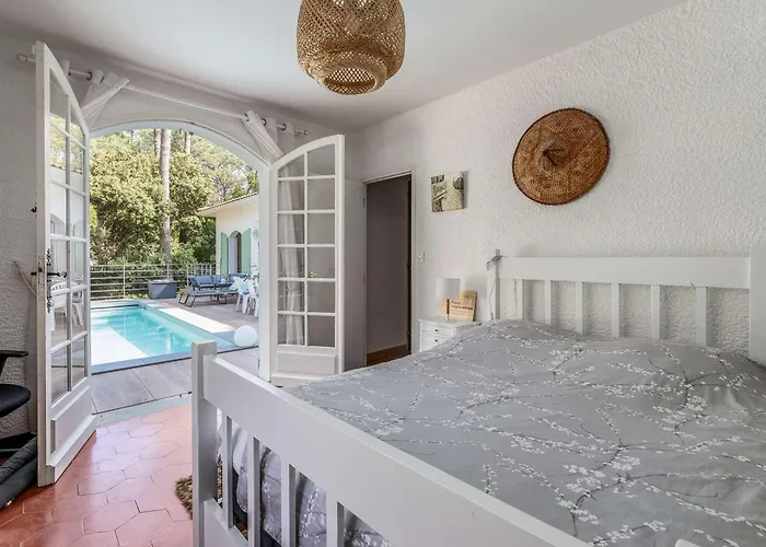 Villa Charmante à La Vigne Avec Piscine - Fr-1-736-72 *